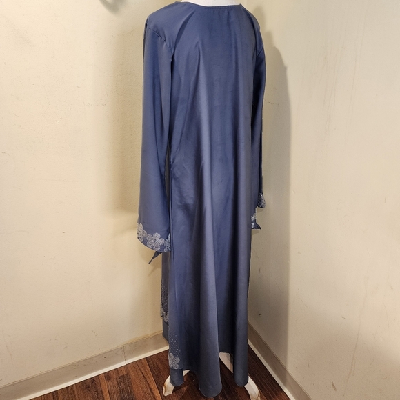 Elegant Blue Kaftan with Silver Embroidery Fits LARGE - Picture 8 of 12